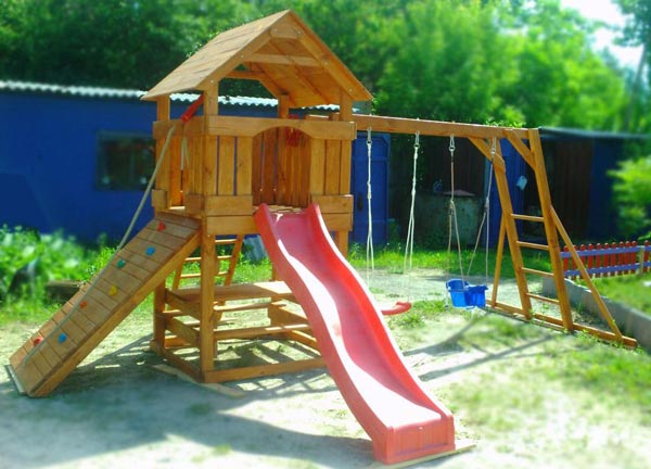 Детские игровые площадки и спортивные комплексы